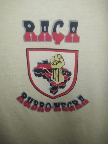 camisa-raca-branca-detalhe1